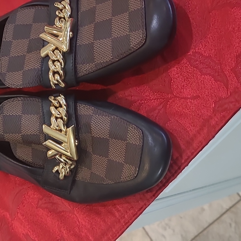 Louis Vuitton Ebene Damier Flat/Loafers with Gold LV Chain~Very Rare! - Picture 10 of 15